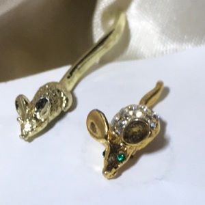 2 vintage mouse pins